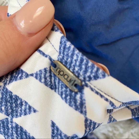 Ripcurl Bikini Set with reversible bottoms - Picture 3 of 5